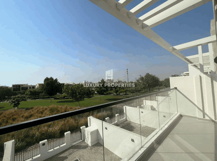 Large 3 Bed | Middle Unit | Facing park