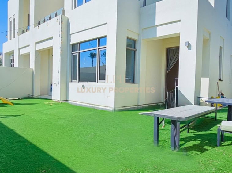 Type J | Corner | Single Row | Vacant