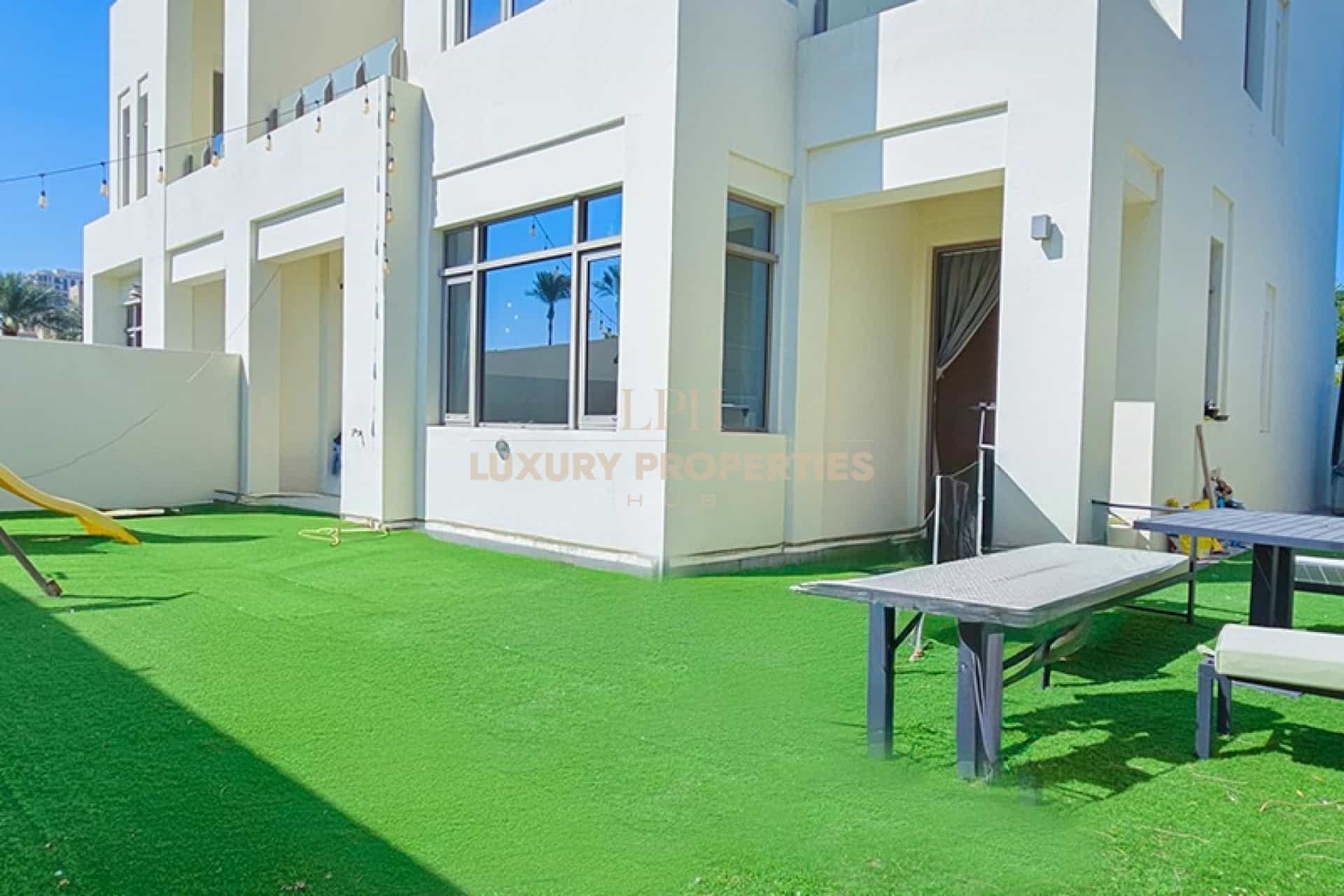 Type J | Corner | Single Row | Vacant