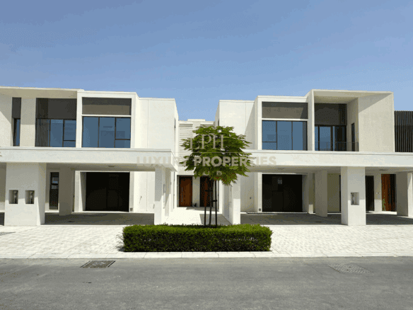 Single Row | On Park | Close to Pool