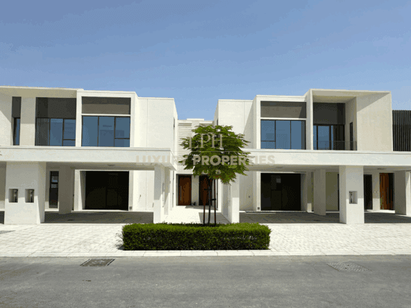 Single Row | On Park | Close to Pool