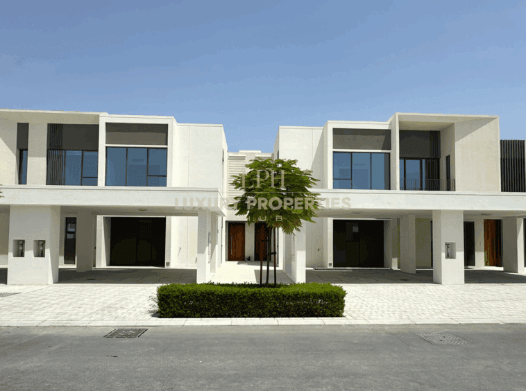 Single Row | On Park | Close to Pool