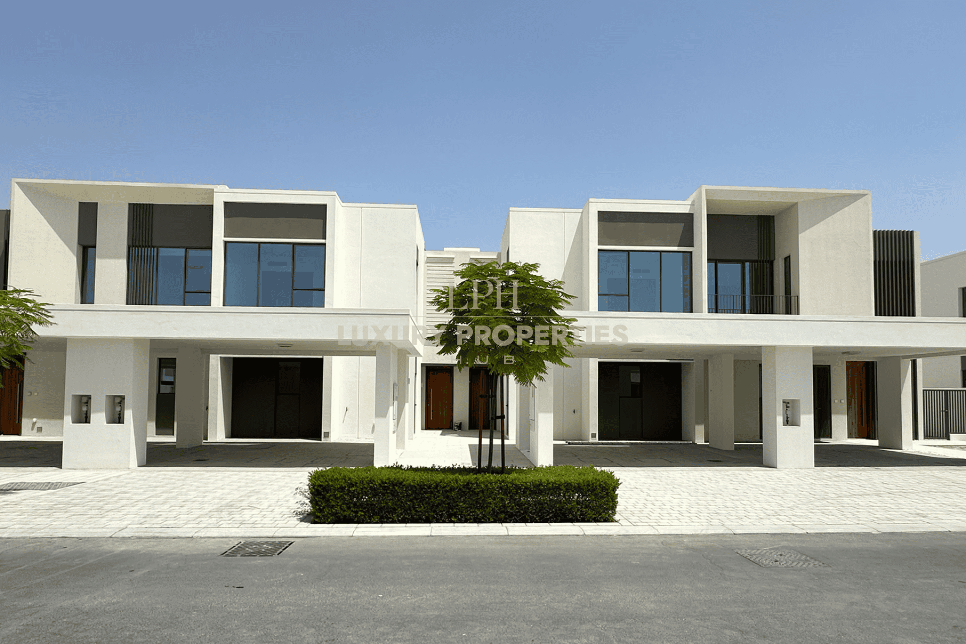 Single Row | On Park | Close to Pool