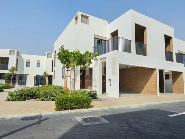 Vacant | Corner Unit | Close To Park