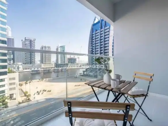Canal Views | Modern Interiors | Mid Floor