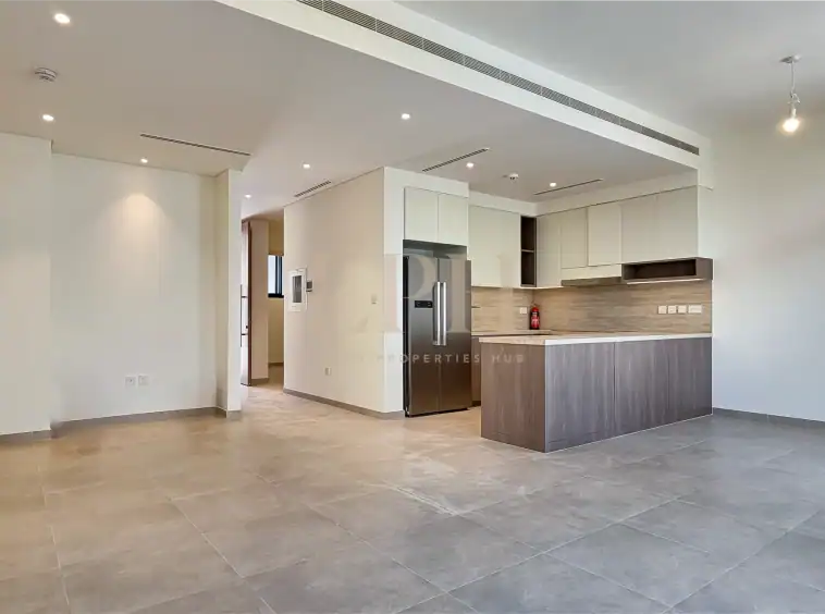 Prime Location | Muiltiple cheques | Ready To Move