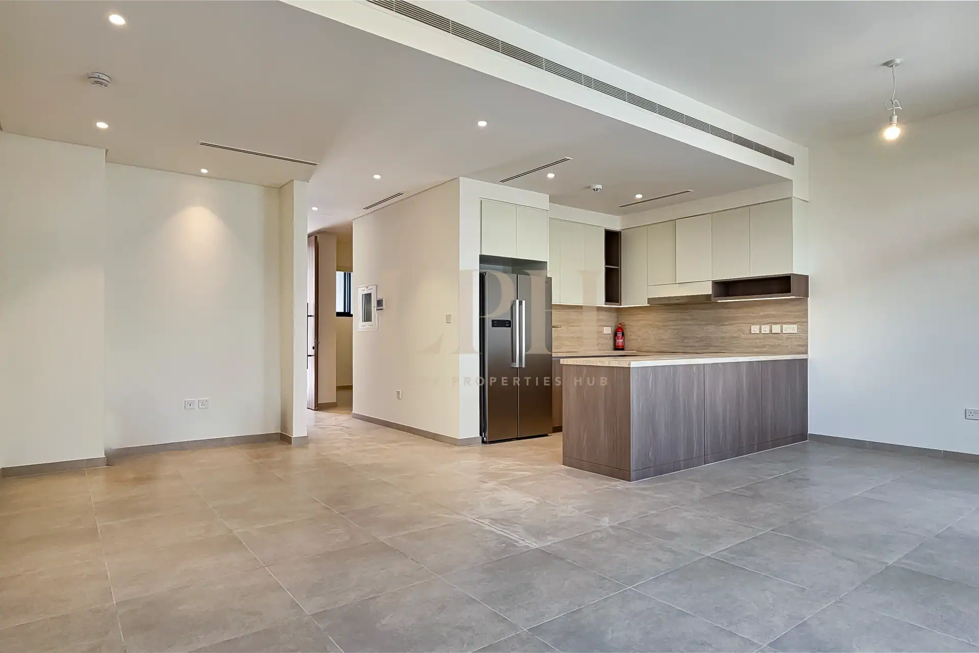 Prime Location | Muiltiple cheques | Ready To Move