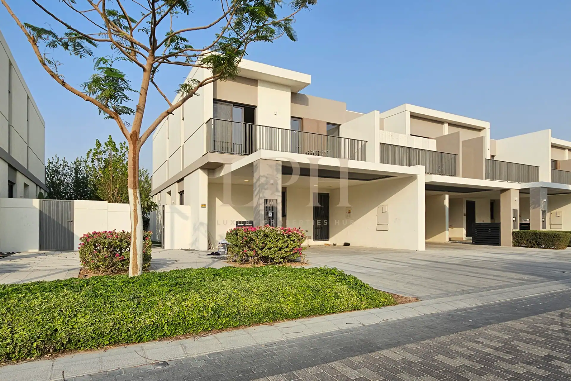 Spacious | Modern Lifestyle | Bright Interiors